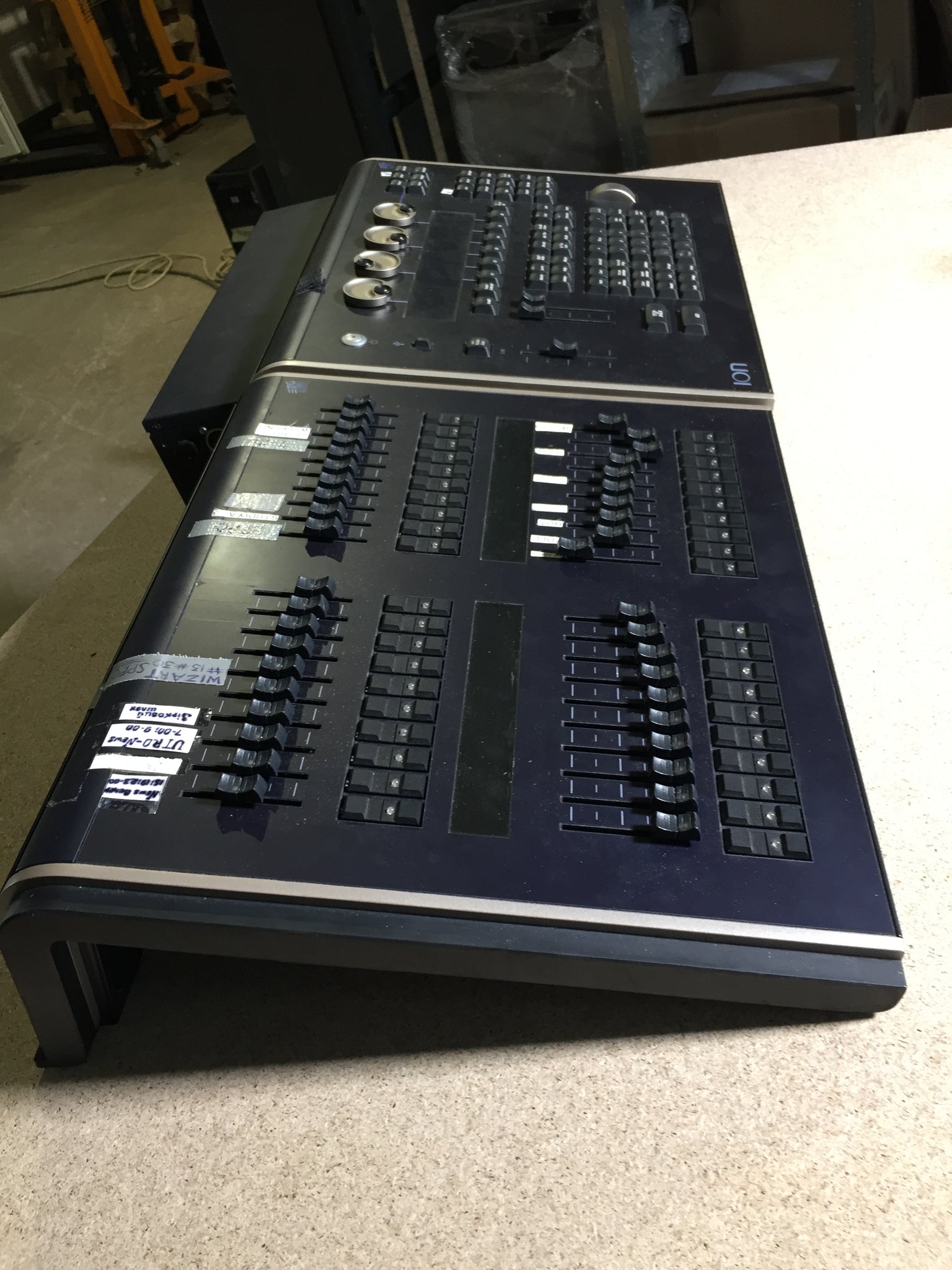 ETC Ion 1000 With Fader Wing 4310А1012